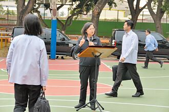 总统视察云林脱稿演出 随扈紧张