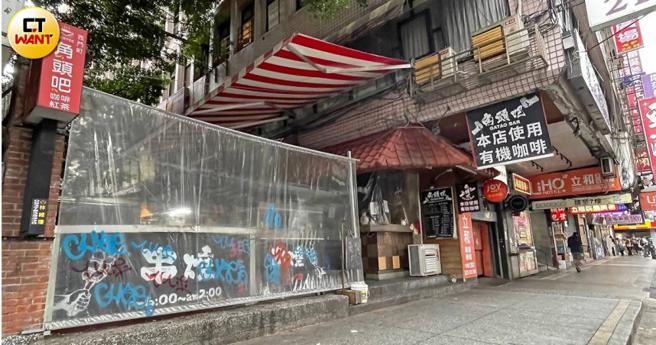 原本位于狮子林大楼3楼的明仁会万华分会堂口被抄掉后，据了解，目前「年轻人」聚集地改换到1楼手摇吧。（图／本刊摄影组）