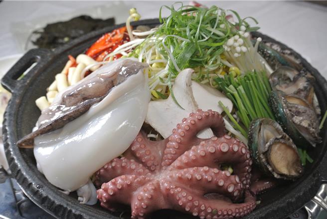 麗水三面臨海，海鮮豐富，美味的「章魚三合」是當地必吃的美食。(陳韻萍攝)