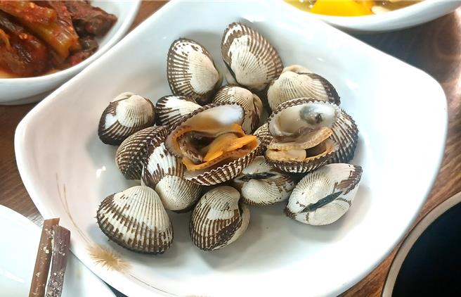 順天是韓國唯一的生態城市，當地自然生態豐富，順天灣保育濕地有很多泥蚶，泥蚶定食是造訪當地一定要品嘗的特色料理。(陳韻萍攝)