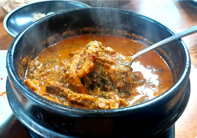 順天的特色美食彈塗魚，不少餐廳會把彈塗魚製作成辣魚湯，微辣鮮美的口感非常唰嘴。(陳韻萍攝)