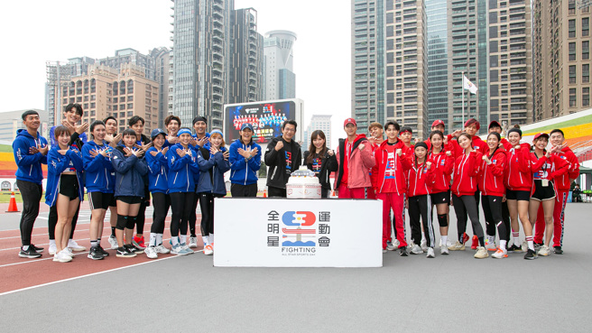 节目《全明星运动会3》在全台各地掀起了一阵美式躲避球风潮，不仅成为风行的运动种类，也经常被运用在学校团队建立活动上。（图／中央社）