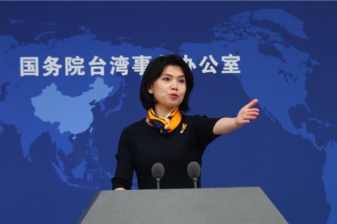 怎么看台湾总统大选「蓝白合」，大陆国台办发言人朱凤莲说，和平发展、交流合作是台湾主流民意，应坚持「九二共识」、反对台独。（吴泓勋摄）