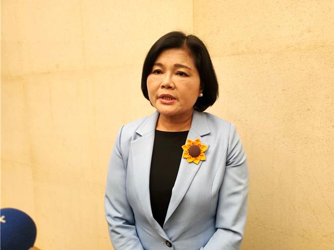 雲林縣議員陳俊龍今宣布參選雲林海線立委，張麗善表示希望選票集中在虎尾鎮長丁學忠。（周麗蘭攝）