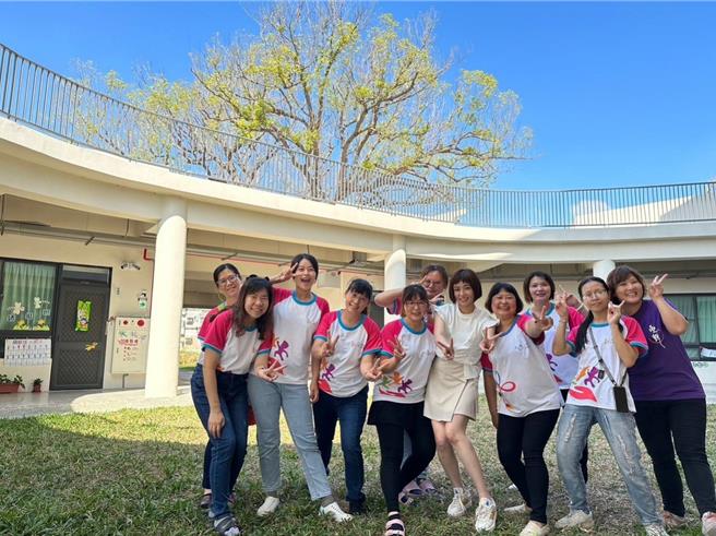 王瞳日前探访彰化乐说协会、拍摄《愿有情》公益短片。（彰化乐说协会、伍宗德提供）