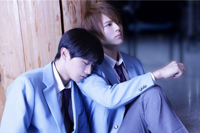 森下紫温（左）和加藤大悟在片中有多个暧昧互动。（原创娱乐提供）