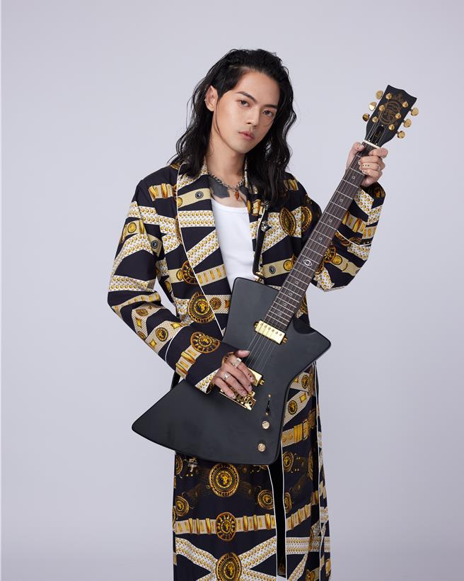 林颐原Euan推出个人EP《32》。（华纳唱片提供）