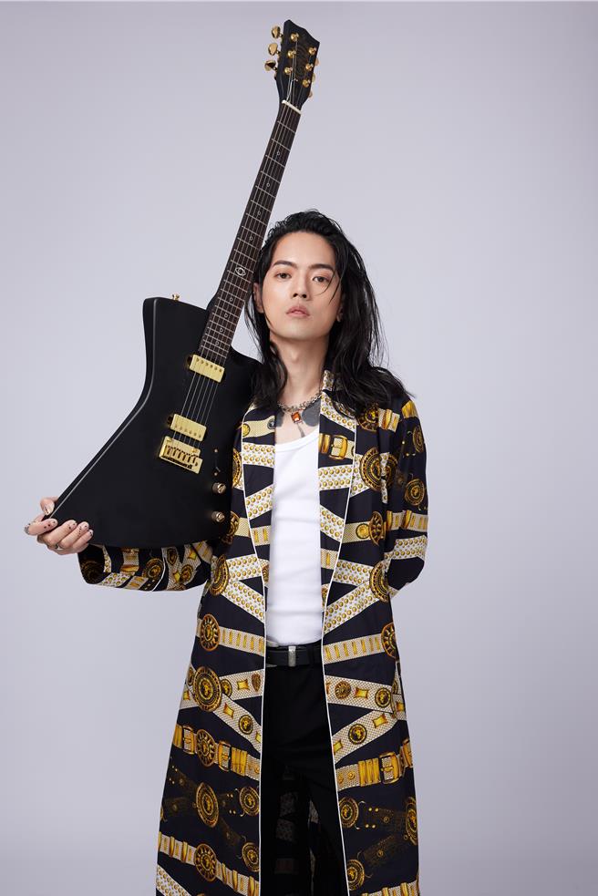 林颐原Euan推出个人EP《32》。（华纳唱片提供）