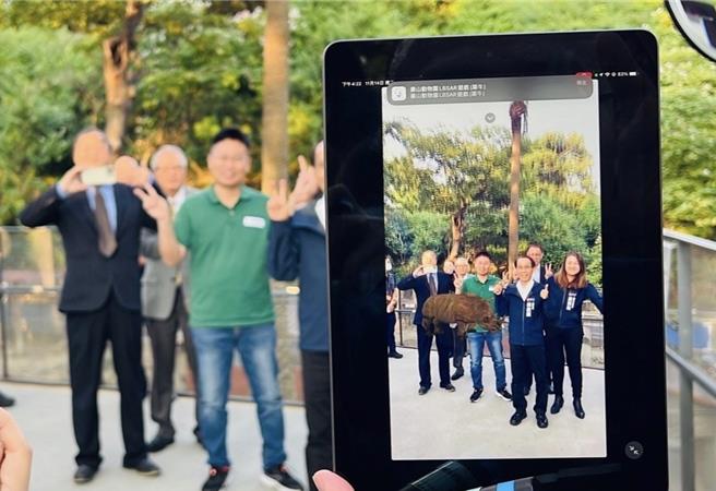 AR动物明星同框。（柯宗纬翻摄）