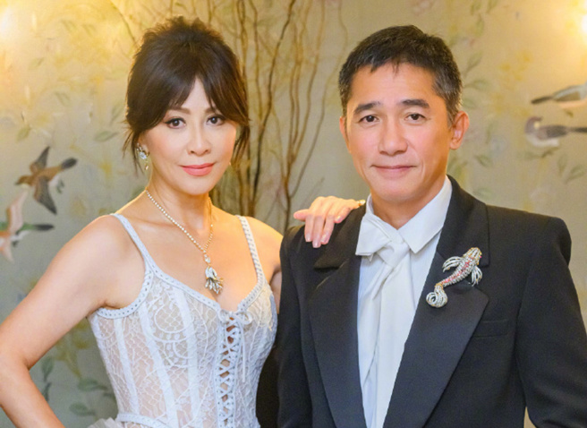 梁朝偉與劉嘉玲過往一起受訪畫面被翻出。（圖／擷取自劉嘉玲微博）