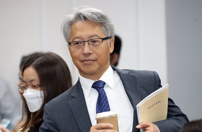 立法院教育及文化委员会15日审查中研院预算案，中研院院长廖俊智（图）列席。（刘宗龙摄）