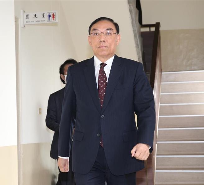 「黄金大亨」台北市睿森银楼老板涂诚文潜逃，面对立委追问，法务部长蔡清祥表示不排除有人通风报信，并强调针对泄密的情况已经立案调查。（姚志平摄）