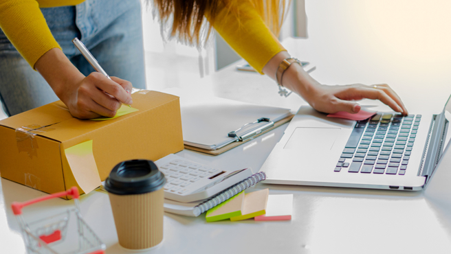 一名网友表示，公司的8年级生几乎都不加班，引起许多讨论。（示意图／Shutterstock）