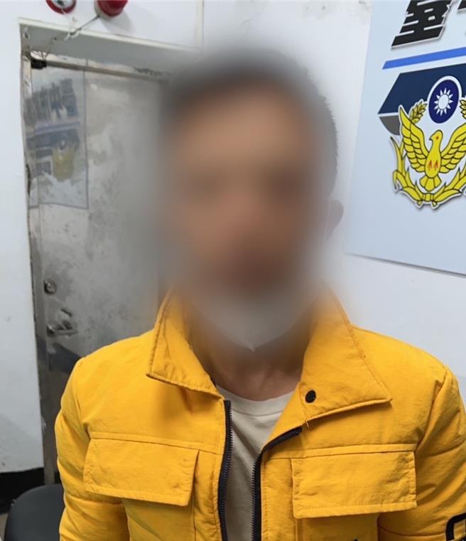 高雄岡山於12日發生因討債不成引起的傷害案件，傷者的胸部刀傷長達15公分，圖為28歲越南籍嫌犯潘春創。（翻攝照片／林瑞益高雄傳真）