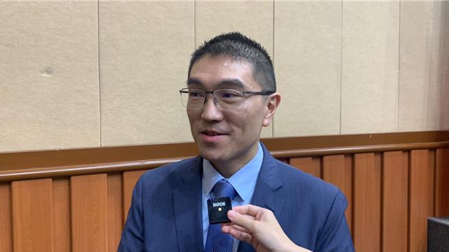 针对总统大选「蓝白合」定案，基隆市长谢国梁15日表示今天的成果要给马前总统最高的肯定与感谢。但谢也强调，一切要等到18日人选正式定案后，才能更放心。他也不认为只要蓝白合就一定能够下架民进党，绝不能轻敌。（徐佑升摄）