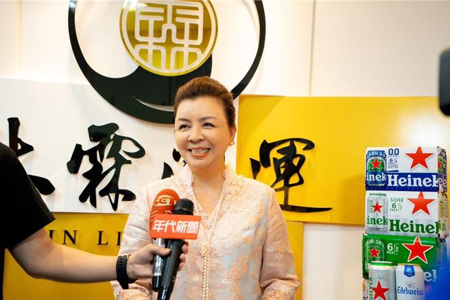 知名命理師林霖除了是電視節目常客，也常接受媒體採訪，不過她遭心腹級的主管盜領銀行款項3百多萬，嫌犯日前遭檢方起訴。（林霖開運公司提供／呂健豪新北傳真）