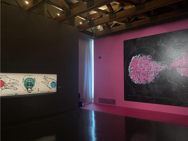 桃园市横山书艺馆徵件展「时空题辞」暨「弱书道」，自11月16日起展出至明年1月15日。（蔡明亘摄）