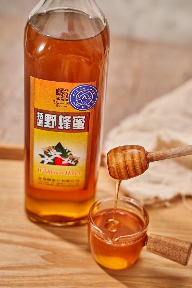 蜜蜂採集四季野花精华而成的特选野蜂蜜，是泉发蜂蜜的招牌产品。（图／泉发蜂蜜提供）