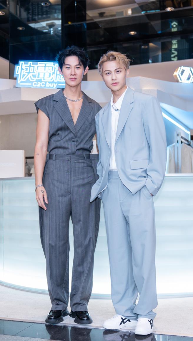 （左起）藝人夏和熙、王子攜手現身新光三越A11 CHECK 2 CHECK快電商活動。（CHECK 2 CHECK快電商提供／黃唯淯台北傳真）