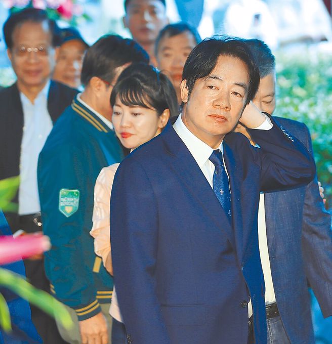 蓝白合让绿营开始头大。图为赖清德13日赴内湖碧山巖开漳圣王庙礼斗法会参香祈福。（示意图／本报资料照片）