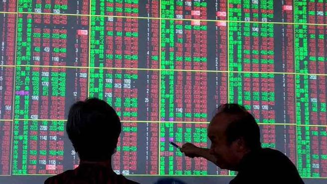 證交所表示，受到全球通膨、升息政策及地緣政治影響，經濟復甦不確定性升溫，上市公司面臨產業庫存調整致獲利衰退。圖／本報資料照片