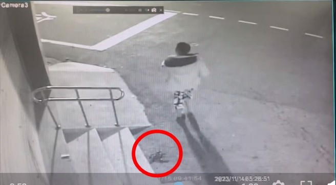 該名男子排泄完畢，沒有擦屁股，就穿褲子離去。（翻攝Dcard）