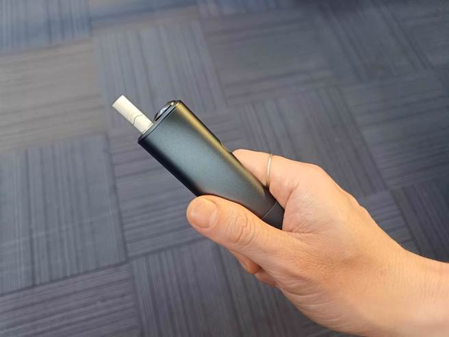 此为加热菸示意图（王家瑜摄）。★《中时新闻网》关心您：吸菸有害健康！戒菸专线：0800-636363。