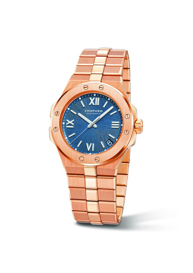 aespa以Ice Cube珠宝混搭佩戴Alpine Eagle腕表，展现个性之美。（CHOPARD提供）