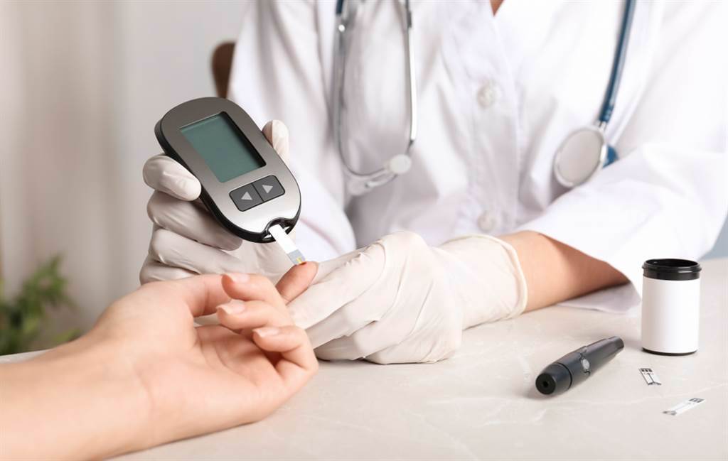 據統計推估，台灣有約230萬名糖尿病患者，以2022年而言，糖尿病死亡人數為12,289人，相當驚人。(示意圖/ Shutterstock )