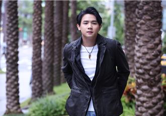 謝祖武狠斷帥兒金援 謝展榮工地扛水泥日領2500元