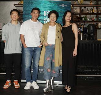 杨贵媚钦点洪都拉斯当另一半 帐篷内调情忘拉帘遭全程目睹