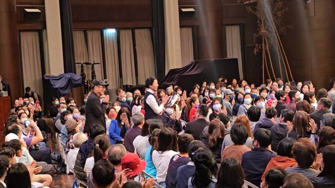 李連杰一現身，全場觀眾熱烈歡迎。（游定剛拍攝）