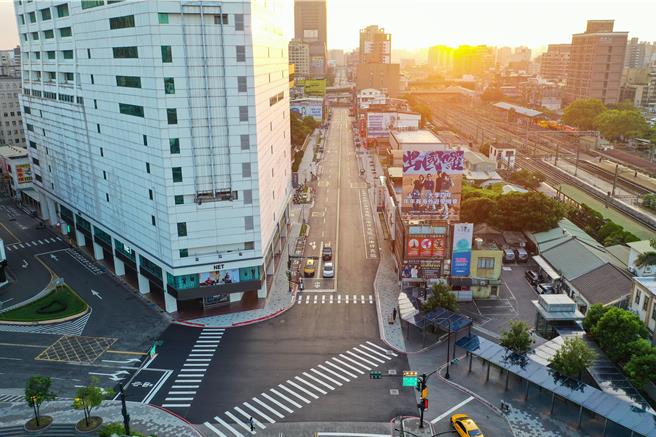 內政部國土管理署「2023馬路好行」評選15日出爐，新竹市「中華路二段人行環境改善工程」獲頒優良獎。（新竹市政府提供／陳育賢新竹傳真）