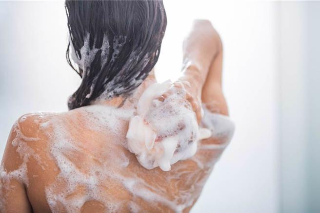 色男全裸闖女房客浴室！揉捏胸臀搶吻（示意圖，達志影像）