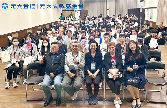 「元大輔大夢想起飛」計畫提供助學金推動偏鄉人才培育。（元大文教基金會提供／林志成台北傳真）