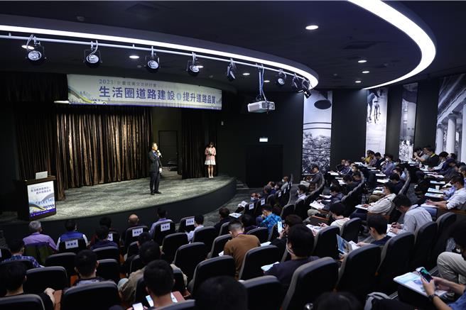 交通部公路局举办「生活圈道路建设暨提升道路品质计画成果交流研讨会」。（公路局提供／蔡亚桦台北传真）