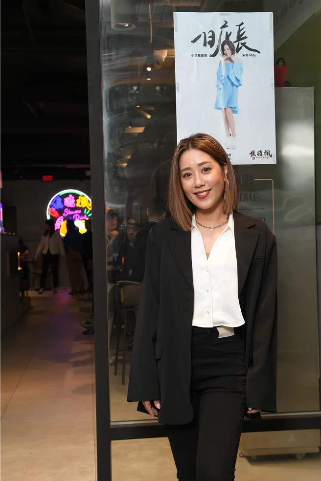 米非今擔任焦糖楓中原店一日店長。（焦糖楓提供）