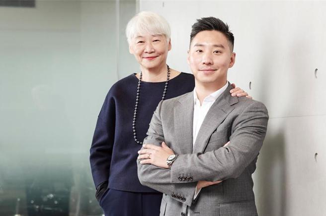 豐藝營運長杜懷琪（左）及與董事長特理陳少翎（右）出席16日法說會。圖／豐藝提供