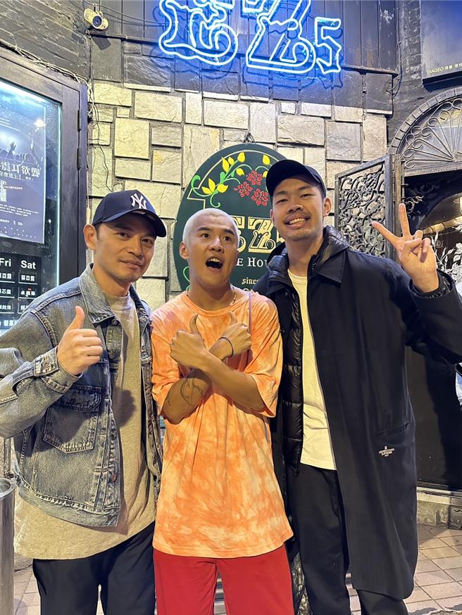 屁孩（中）近期举办演唱会，陈大天、阿Ken相挺助阵。（张恒琪工作室提供）