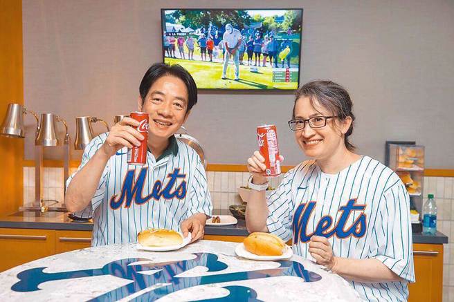 路透社報導指出，賴清德(左)已決定選擇駐美代表蕭美琴(右)為副手。(資料照片)