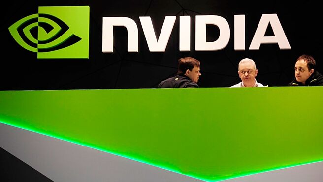 辉达在14日收盘上涨2.1％至496.56美元，是8月31日以来再创歷史新高，使市值增加255.9亿美元至1.23兆美元。图／美联社