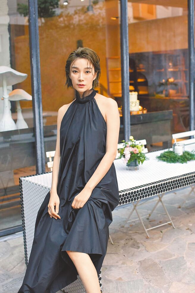 新科视后蔡淑臻出席国内设计师陈季敏同名品牌JAMEI CHEN 2023高订礼服秀，直呼感受到温暖。（JAMEI CHEN提供）