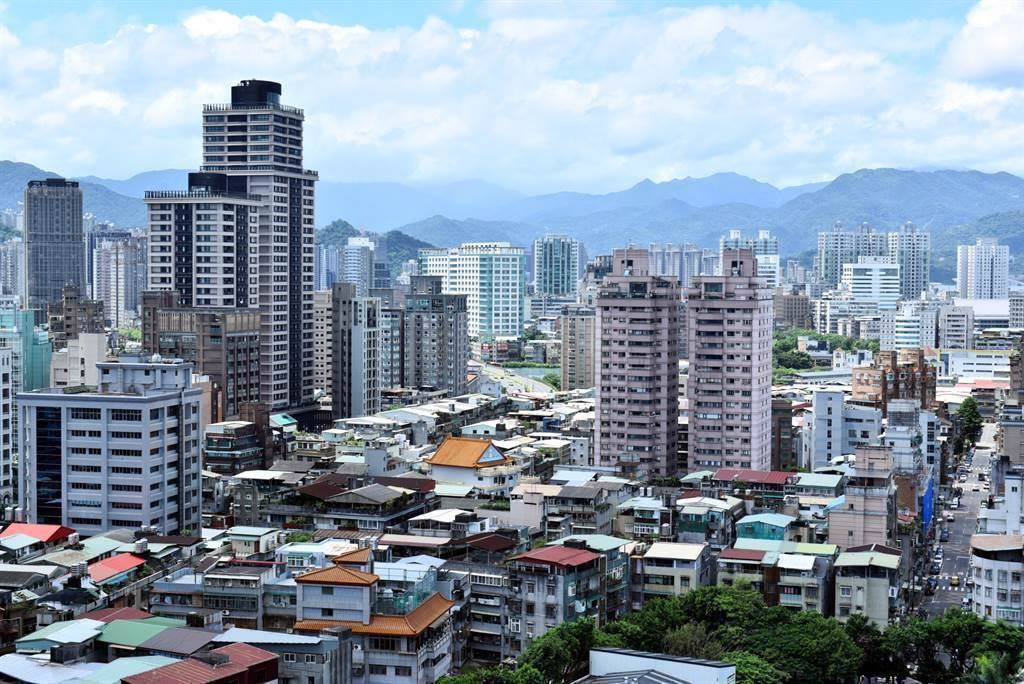 台灣都市生活機能強又便利，但市容一直為民眾詬病，尤其是鐵皮屋加蓋，讓許多人直言很醜。(示意圖／資料照)
