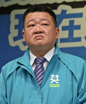 何博文妻被蓝营指控涉统战   网友炸锅：噁心双标！