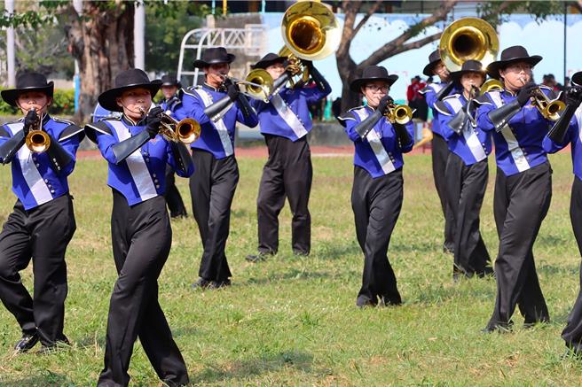 「橘色恶魔」日本京都橘高等学校吹奏乐部即将二度访台，首站演出于12月10日在高雄时代大道登场，届时高雄中学仪队、高雄女中乐仪队、高雄高商乐旗队、树德家商啦啦队、中正预校乐旗队等5所高中职将同场演出。（高市府提供／洪浩轩高雄传真）