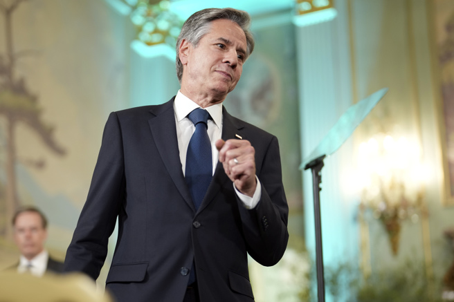 影》外交心血全没了！拜登认习独裁者 布林肯秒变「苦瓜脸」