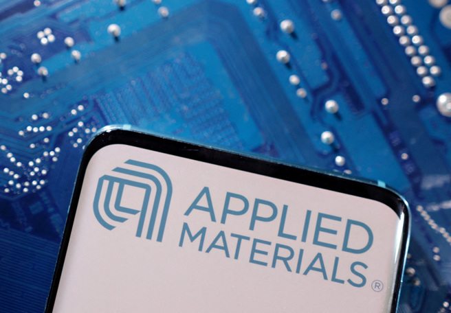 美国最大半导体设备制造商「应用材料公司」（Applied Materials Inc.）在没有出口许可下透过韩国运送设备给中芯国际，因而遭到美国司法部调查。(图/ 路透社)