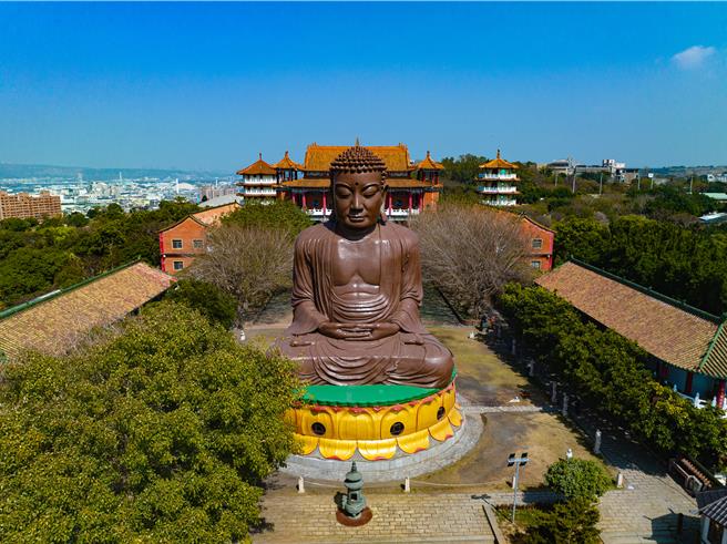 八卦山大佛風景區是彰化市的後花園，彰化縣政府在九龍池觀景平台上架設4K即時影像直播系統全天候捕捉美景。（彰化縣政府提供／孫英哲彰化傳真）