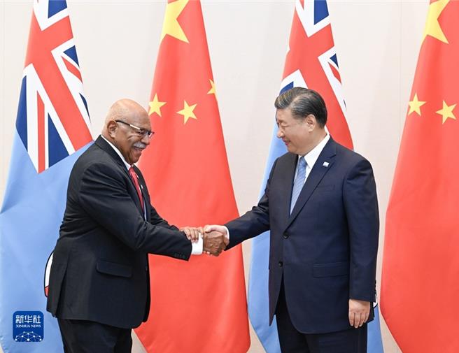 习近平会见斐济总理拉布卡强调一个中国原则。（新华社）