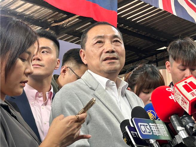 国民党总统参选人侯友宜17日下午出席「与青年有约-宪政座谈会」活动，会前受访。（陈薏云摄）